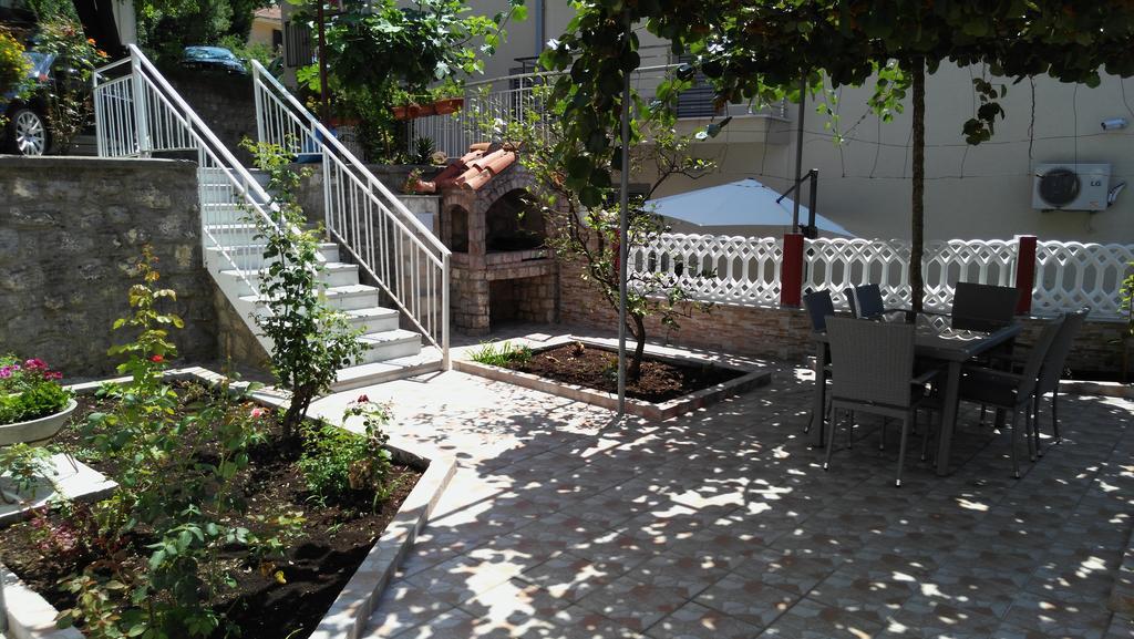 Badza Apartment Kotor Luaran gambar